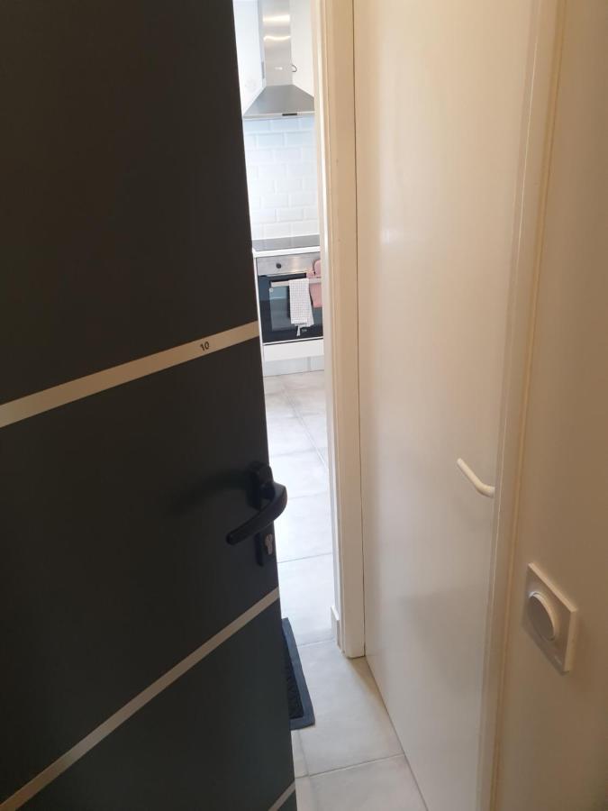 Appartements Renove 2023 Proche Aeroport 5Min, Gare Sncf 2 Min, Tramway Au Pied De L'Immeuble , Parking Possible, Renovated Apartments 2023 Near The Airport 5 Min, Train Station 2 Min, Tram Next To The Building 1 Min, Parking Possible 니스 객실 사진