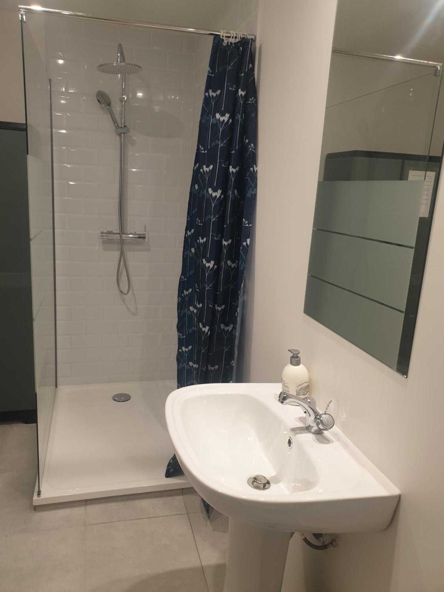 Appartements Renove 2023 Proche Aeroport 5Min, Gare Sncf 2 Min, Tramway Au Pied De L'Immeuble , Parking Possible, Renovated Apartments 2023 Near The Airport 5 Min, Train Station 2 Min, Tram Next To The Building 1 Min, Parking Possible 니스 객실 사진